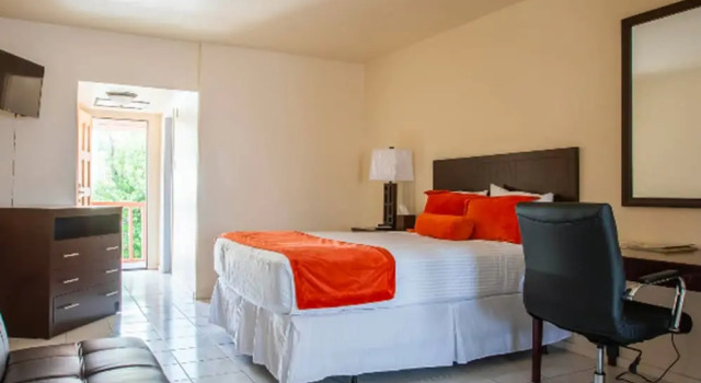 Студия Village Cay Hotel and Marina