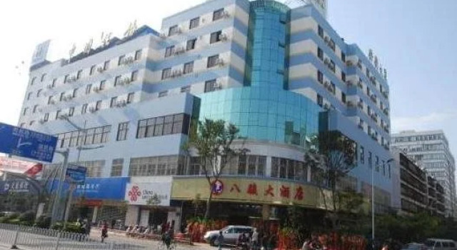 Bajun Hotel (Kunming Guanshang Railway Station), Rezerwuj Hotel Hotele w Guandu z basenem, Basen