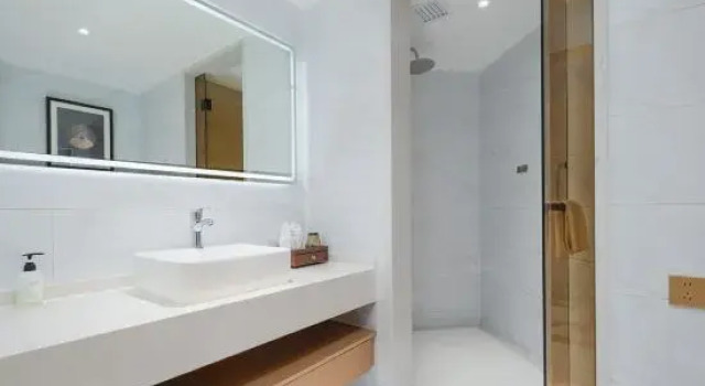 Люкс Deluxe Jinjiang Metropolo Hotel (Huangshi Development Zone Olympic Sports Center Baihuayuan)