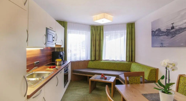 Апартаменты Hotel Garni Chasa Sulai