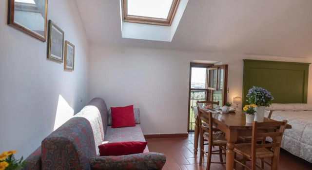 Turquoise Apt City Center, Prenota Hotel Spello Umbria