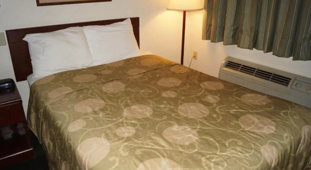 Country Squire Inn & Suites