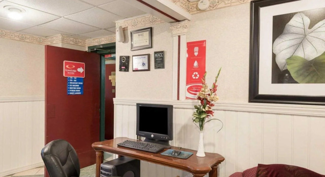 Super 6 Inn and Suites, Book Hotel Williamstown West Virginia