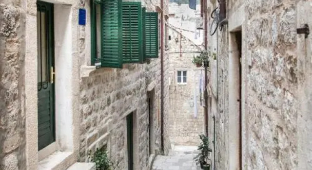 Blue Symphony Old Town