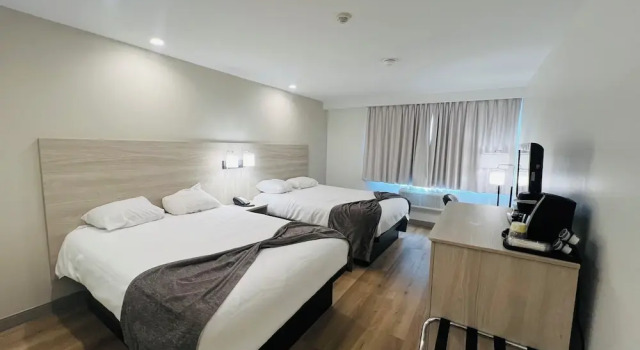 Четырёхместный номер Standard Pinewood Motor Inn