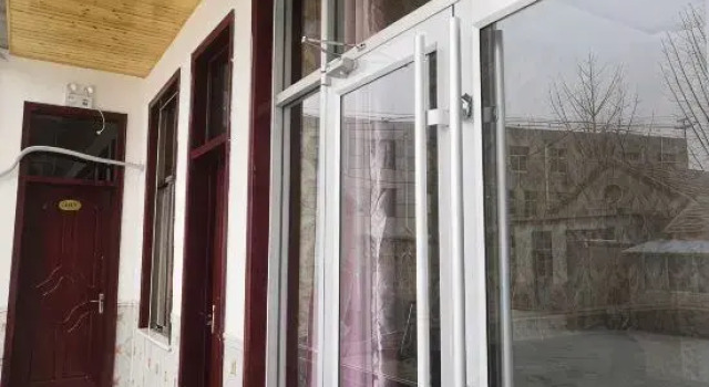 Pingyi Liangshi Supermarket Hotel, Prenota Hotel Linyi Shandong