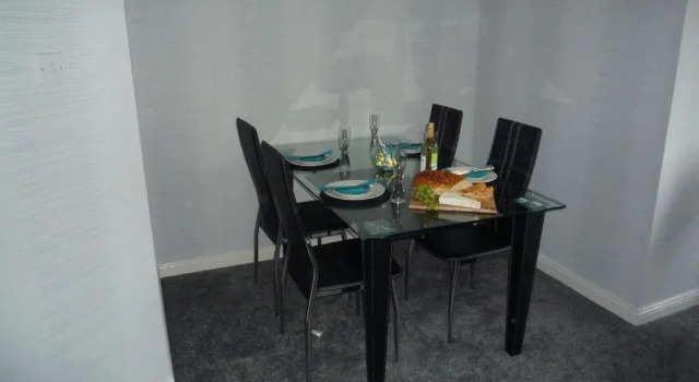 Paisley Central Apartment #3, Забронировать Апартаменты/квартира Отели Пейсли с парковкой, рядом с Thomas Coats Memorial Baptist Church, Парковка