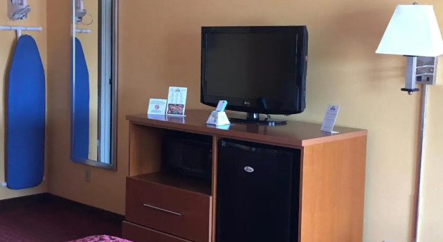 Четырёхместный номер Standard Days Inn by Wyndham Franklin