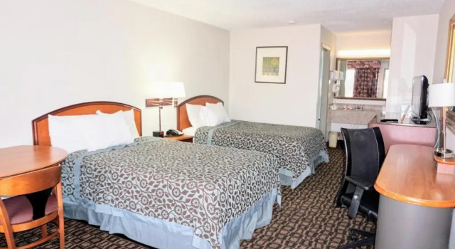 Четырёхместный номер Standard Days Inn by Wyndham Augusta Wheeler Road