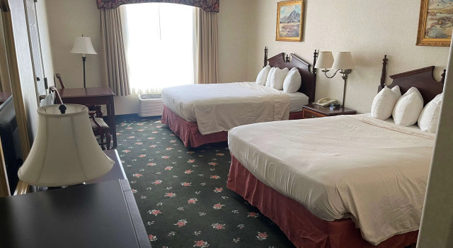 Четырёхместный номер Standard SureStay Hotel by Best Western Eureka