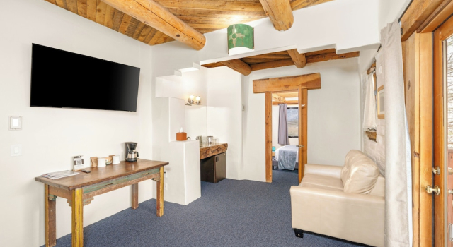 Четырёхместный номер Standard с балконом Chipeta Lodge