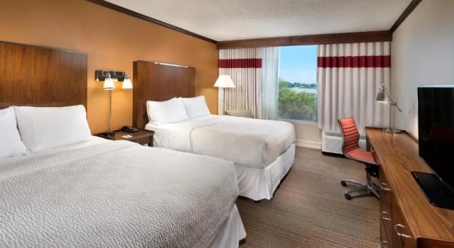 Четырёхместный номер Standard Four Points by Sheraton Kansas City Airport