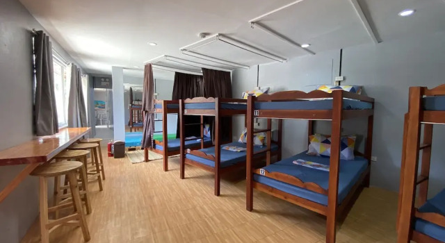 Кровать в общем номере Westcoast Guest House