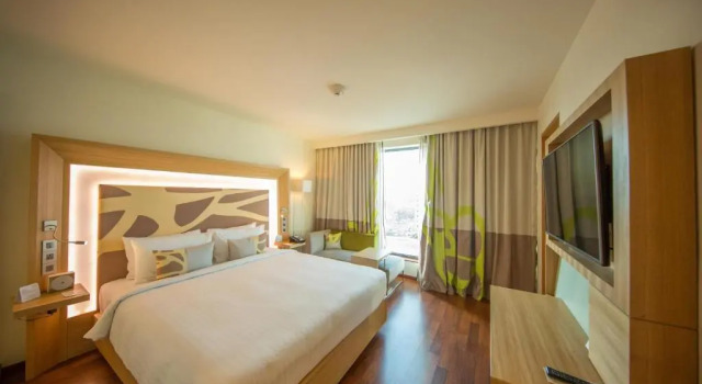 Номер Superior Novotel Chennai OMR