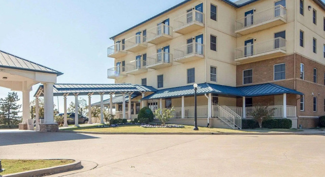 Номер Standard Quality Inn Tulsa-Downtown West