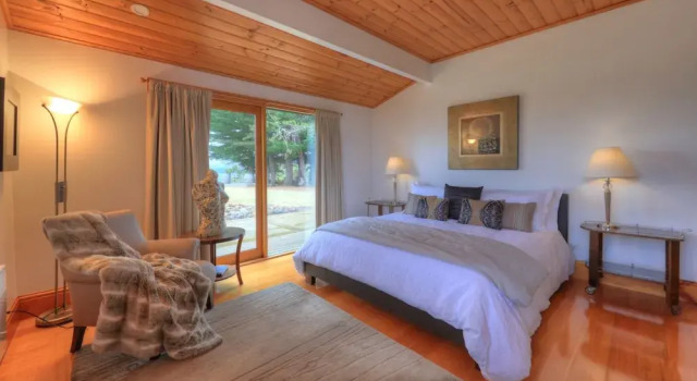 The Peninsula Experience, Prenota Hotel Dover Huon Valley