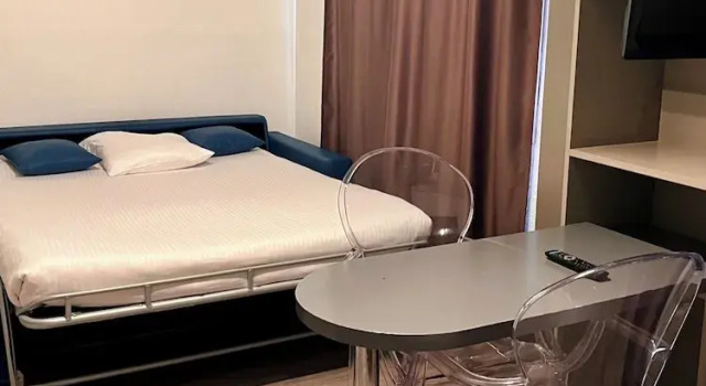 Люкс Hôtel Vol de Nuit Toulouse Purpan