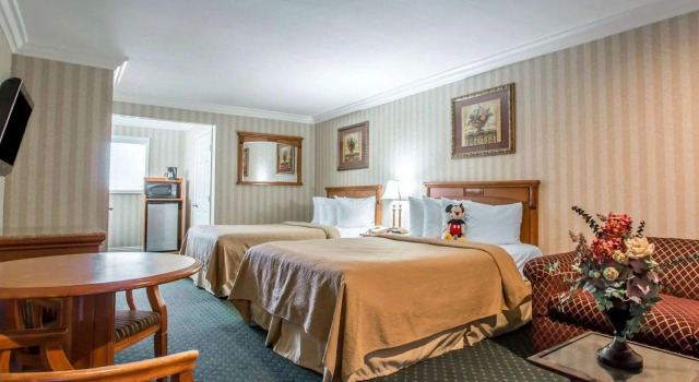 Четырёхместный люкс Quality Inn & Suites Anaheim Maingate
