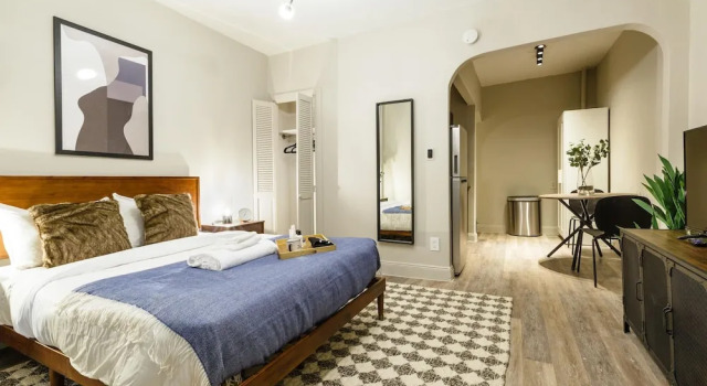 Lovely and Comfy Studio in NYC, Забронировать Отель Отели Нью-Йорка с парковкой, рядом с Манхэттенский колледж «Мэримаунт», Парковка