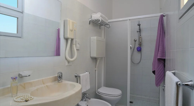 Четырёхместный номер Standard с балконом Hotel Roma