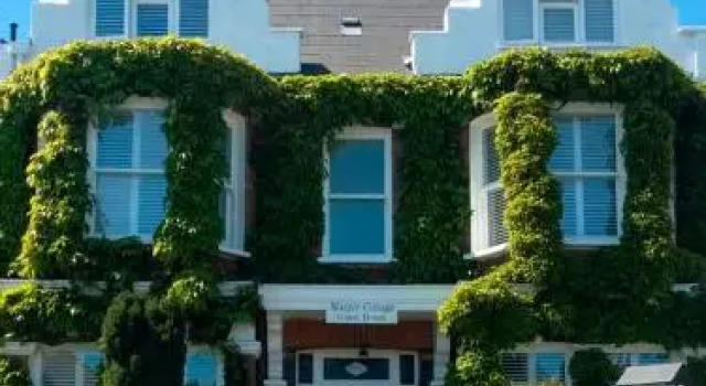 Marple Cottage Guest House, Забронировать Гостевой дом Отели Большого Лондона с парковкой, Парковка