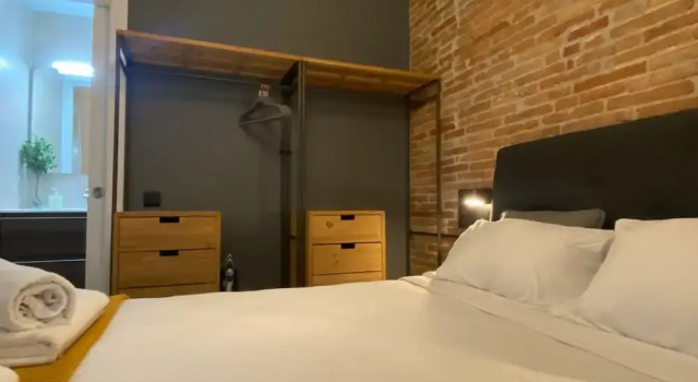 Cosy Urban Oasis 1BD in Poble Sec By Myrentalhost, Забронировать Отель Барселона провинция Барселона, рядом с Парк скульптур