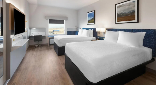 Четырёхместный номер Deluxe Microtel Inn & Suites By Wyndham Tooele