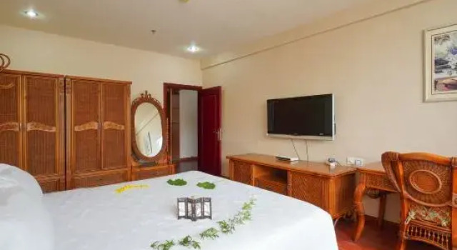 Двухместный люкс Business Southeast Huadu Hot Spring Hotel