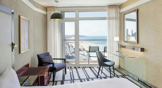 Deluxe Double room with balcony and with sea view Renaissance Tel Aviv Hotel