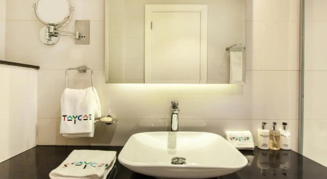 Staycae Holiday Homes - Majestine, Забронировать Отель Даунтаун Дубай , рядом с Дубайский аквариум