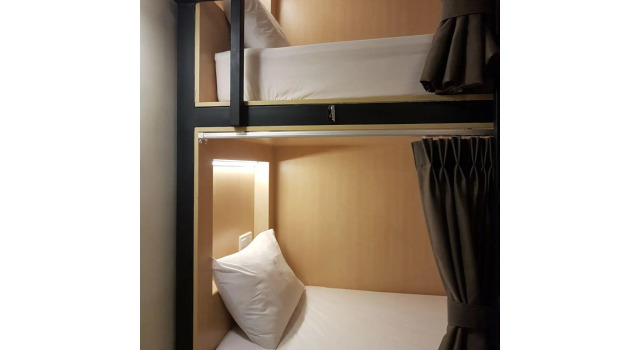 Кровать в общем номере (женский номер) Hotel 1000 Miles