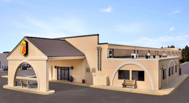 Super 8 by Wyndham Chambersburg I-81, Book Hotel Chambersburg Pennsylvania