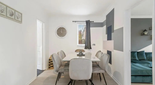 Mulberry House - Detached 6 Bedroom House with Hot Tub & Private Parking, Varaa Huoneisto Canterbury Kent