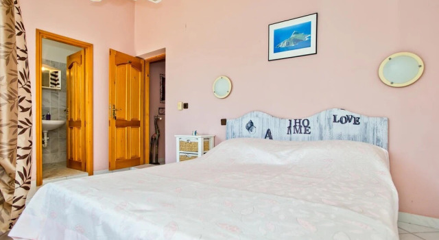Amazing Home in Smricevica With Wifi and 6 Bedrooms, Забронировать Отель Отели Покривеника с парковкой, Парковка