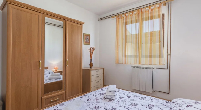 Two Bedrooms Ground Floor Apartment With Private Pool and Garden Near Pula