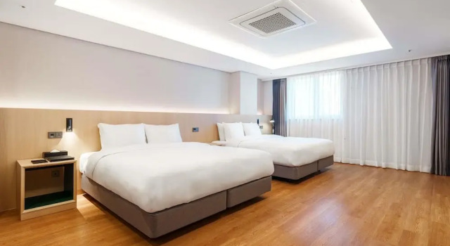 Четырёхместный люкс Deluxe ibis Styles Ambassador Jeonju City Centre