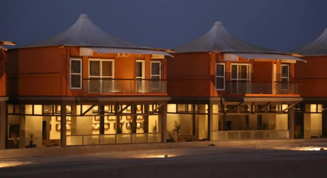 Номер Deluxe The Fern Leo Beach Resort