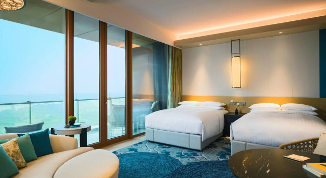 Четырёхместный номер Standard с балконом и с видом на озеро Renaissance Suzhou Taihu Lake Hotel