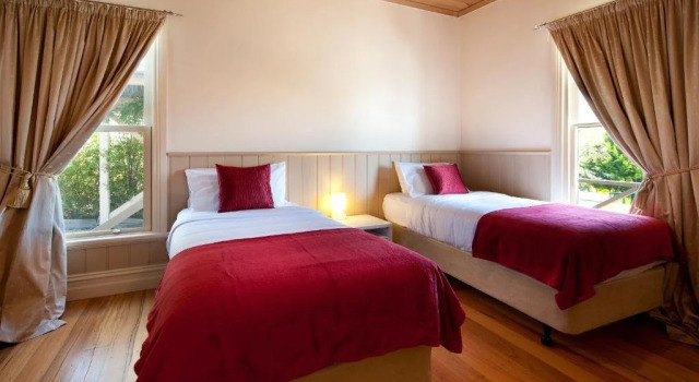Ravenswood- elegance and old world charm, Book Hotel Daylesford 