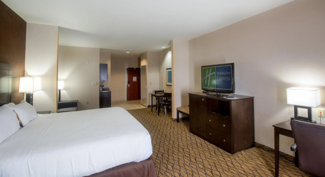 Люкс Holiday Inn Express Hotel and Suites Elk City by IHG