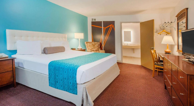 Двухместный номер Howard Johnson by Wyndham Traverse City