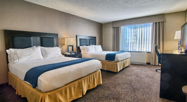 Четырёхместный номер Standard Holiday Inn Express Detroit-Birmingham by IHG