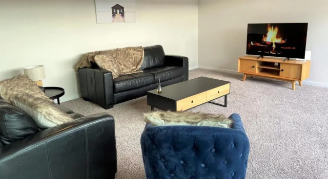 Modern Fully Fenced Stackbrae Holiday Home