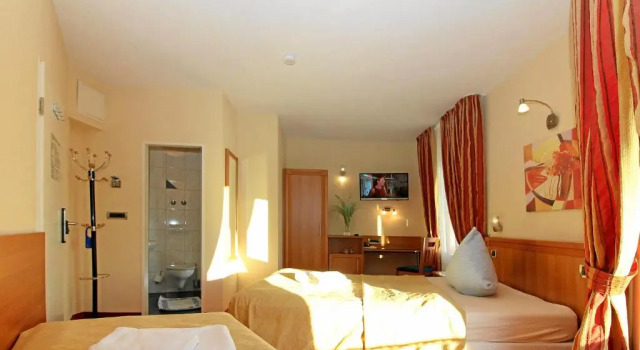 Hotel Axion