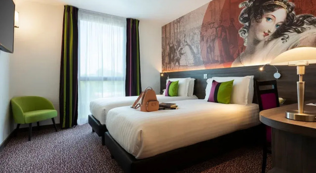 Двухместный номер Comfort Hôtel Roi Soleil Prestige Plaisir - St Quentin