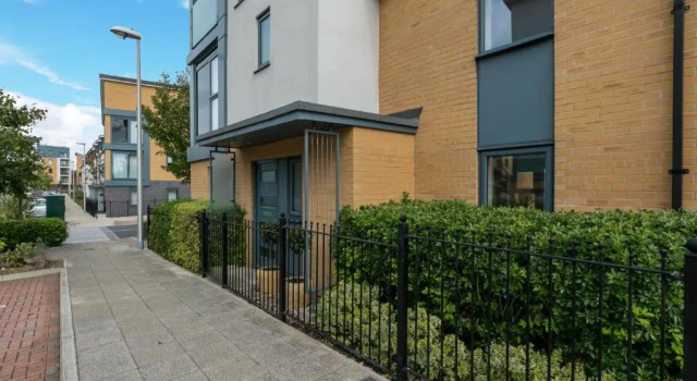 Апартаменты Elephant Court - Comfortable, spacious house with parking