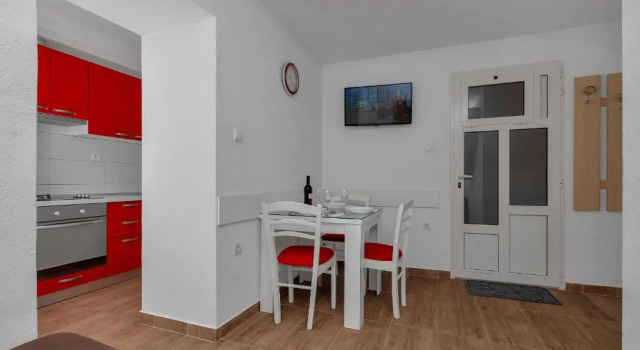Apartmani Mona, Забронировать Отель Отели и гостиницы Макарска, рядом с Набережная Рива (Макарска), Отель