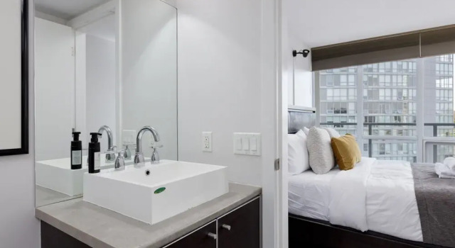 13688 Surrey Unit 704, Buchen Sie Hotel Surrey 