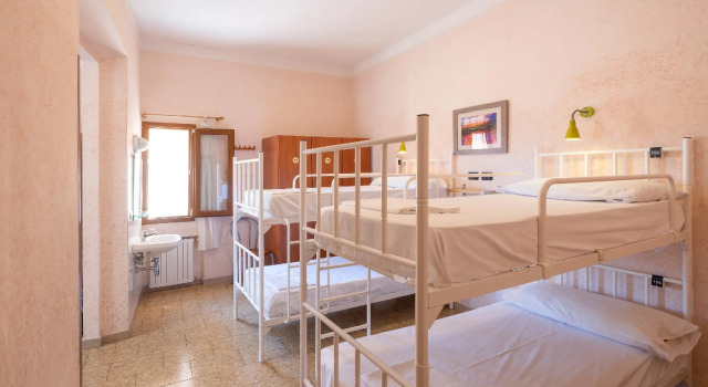 Кровать в общем номере Hostel Archi Rossi