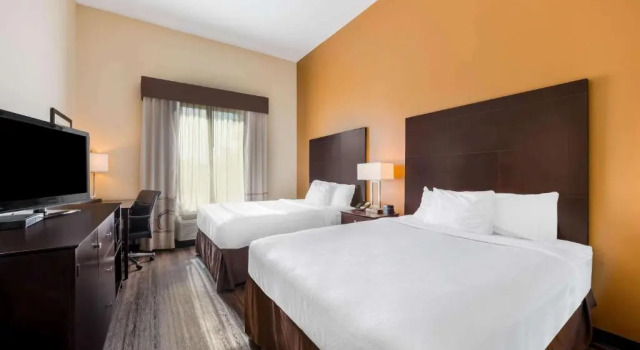Четырёхместный номер Deluxe La Quinta by Wyndham Marshall